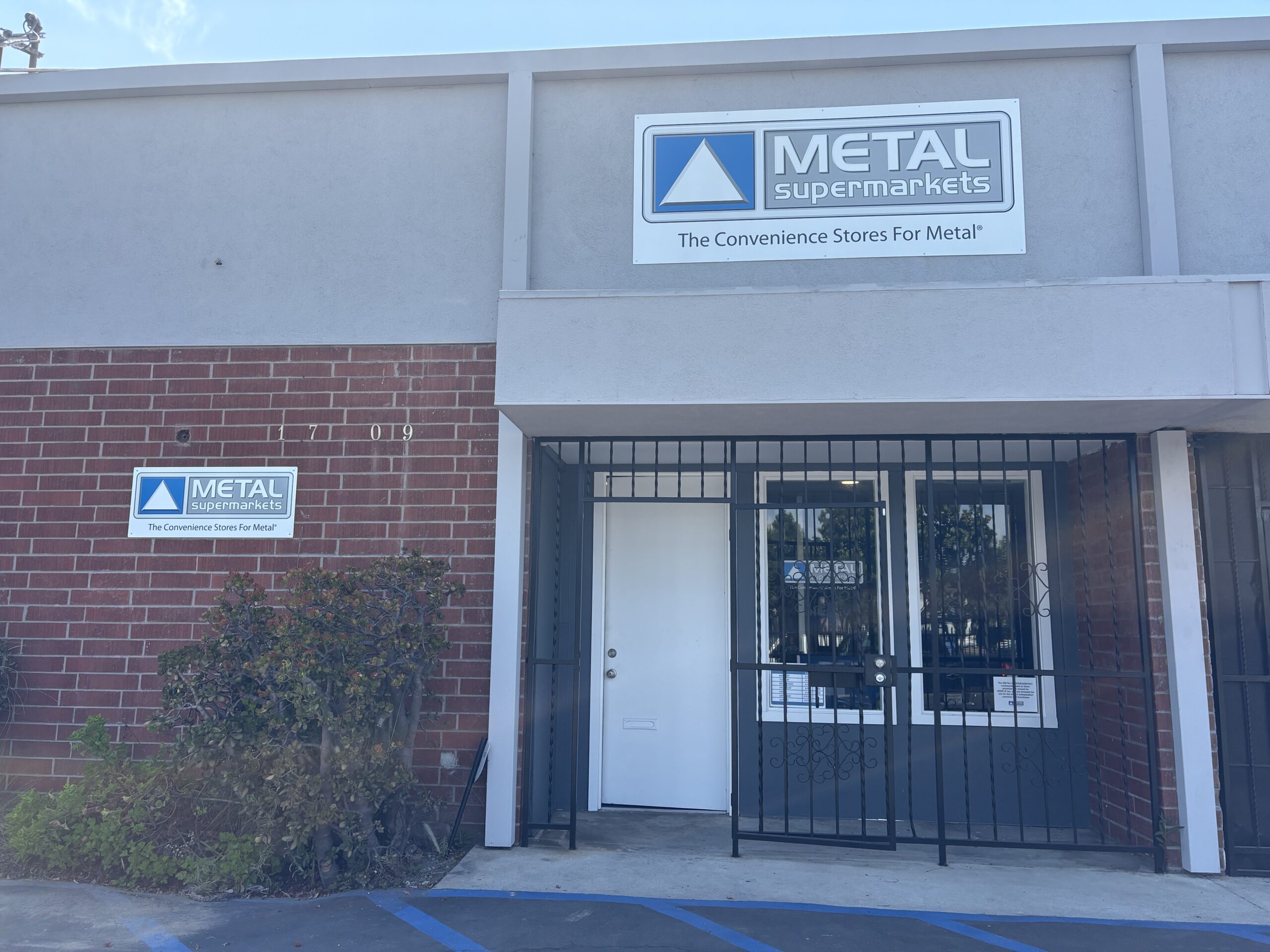 metal-supermarkets-gardena-storefront