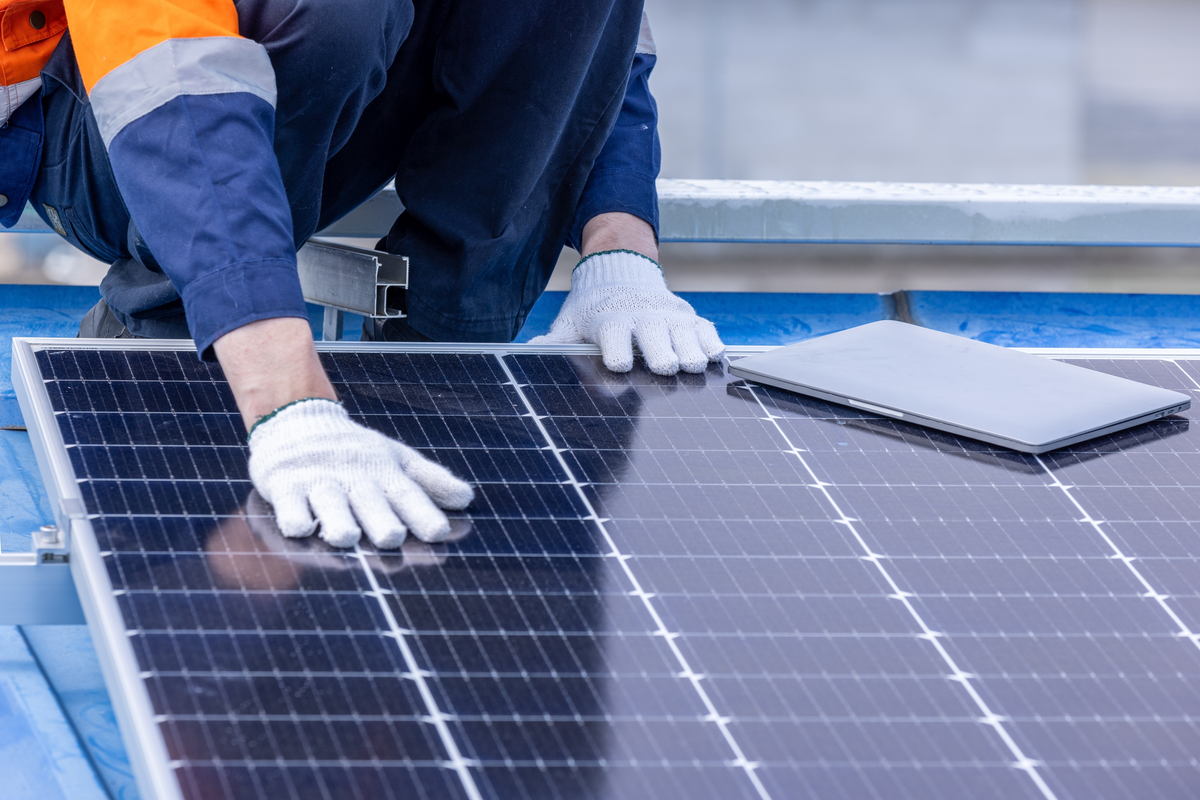 metal-supermarkets-solar-panel-installation-image
